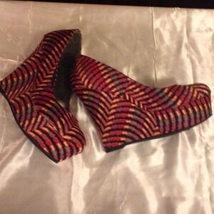 Madden Girl Rock-On Faux Silk Wedges Size 9.5-10